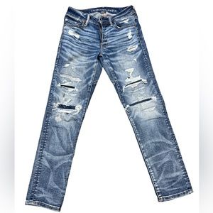 Gently used like new American Eagle ripped jeans 26X28